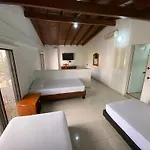 Hotel Laureles 70